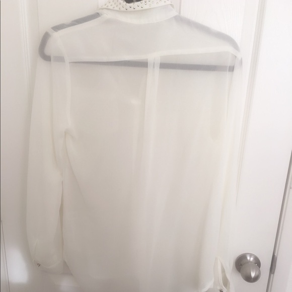 💥Gorgeous flowy button up top with stud details💥 - Picture 4 of 4